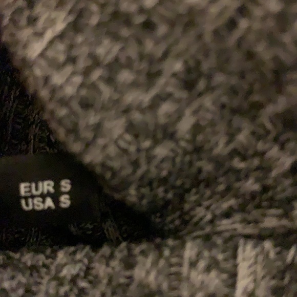 Grey TurtleNeck - Picture 4 of 4